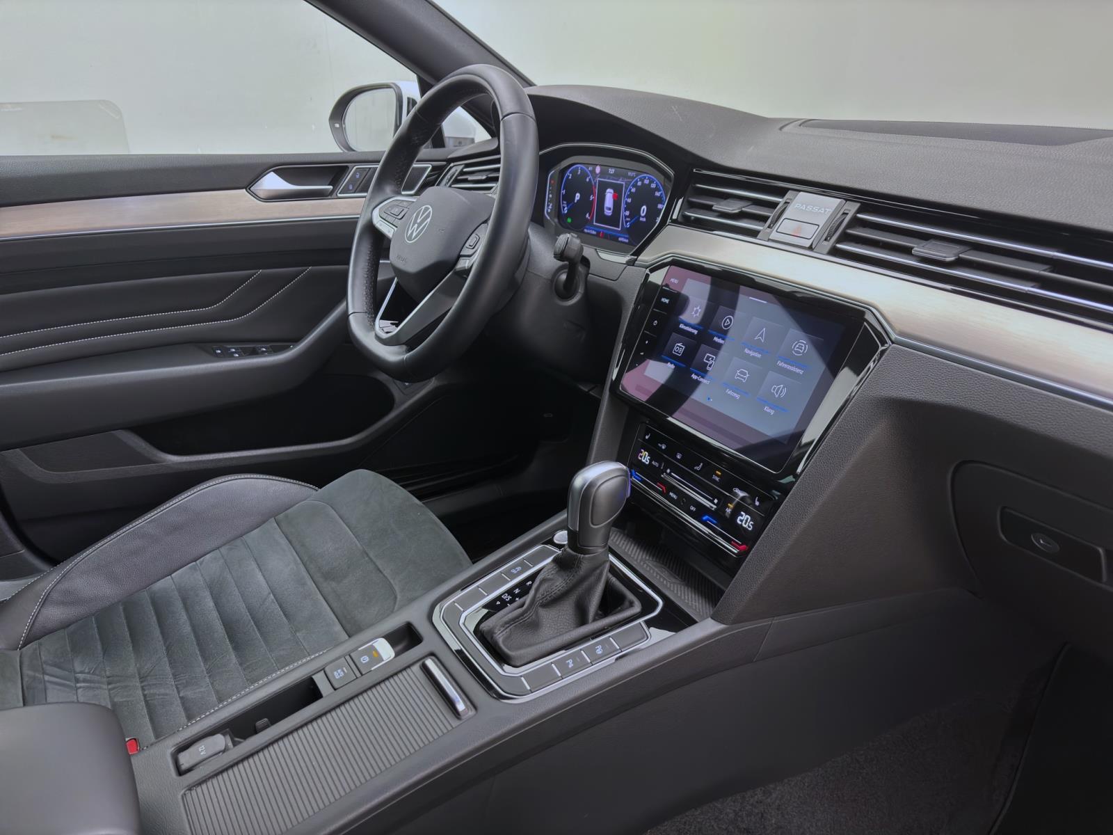 Volkswagen Passat Variant 2.0 TDI DSG ELEGANCE NAVI KAMERA ACC PDC
