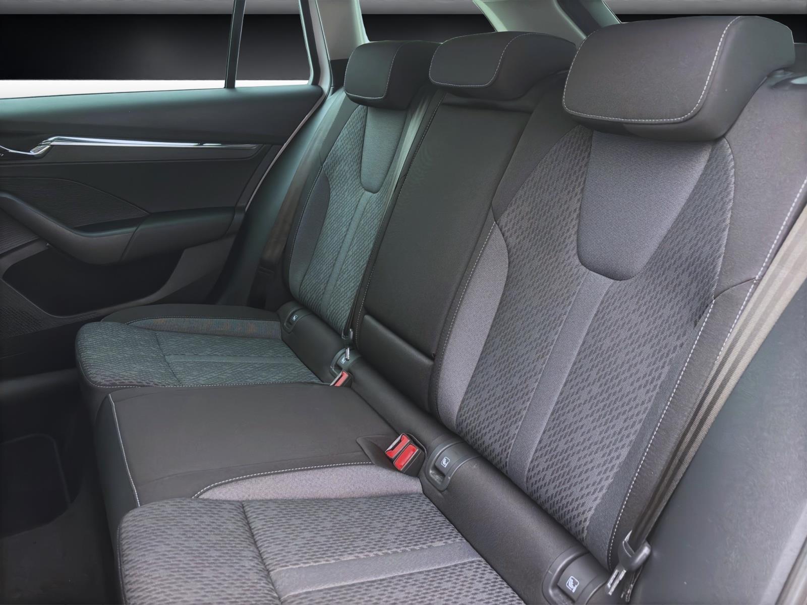 Bild 13: Skoda Octavia Combi 2.0 TDI DSG STYLE NAVI KLIMA PDC SITZHZG