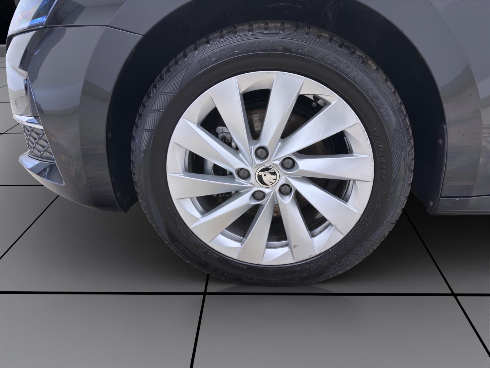 Skoda Octavia Combi 1.5 eTSI DSG SELECTION NAVI ACC PDC SITZHZG