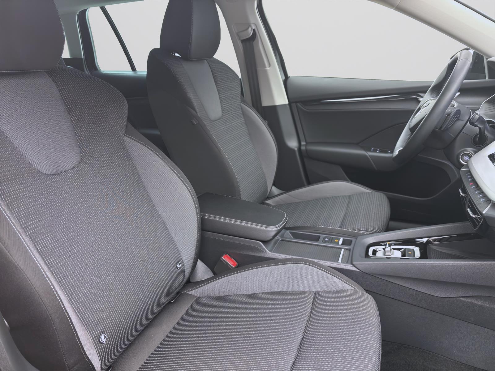 Skoda Octavia Combi 1.5 eTSI DSG SELECTION NAVI ACC PDC SITZHZG