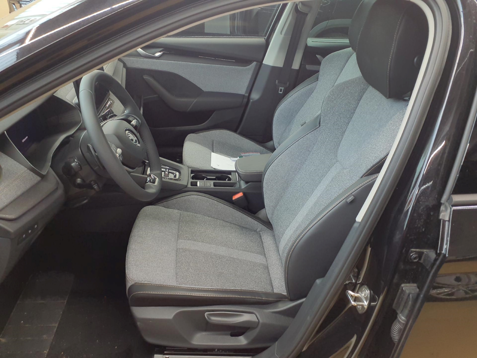 Skoda Octavia Combi 2.0 TDI DSG SELECTION NAVI KLIMA MATRIX ACC