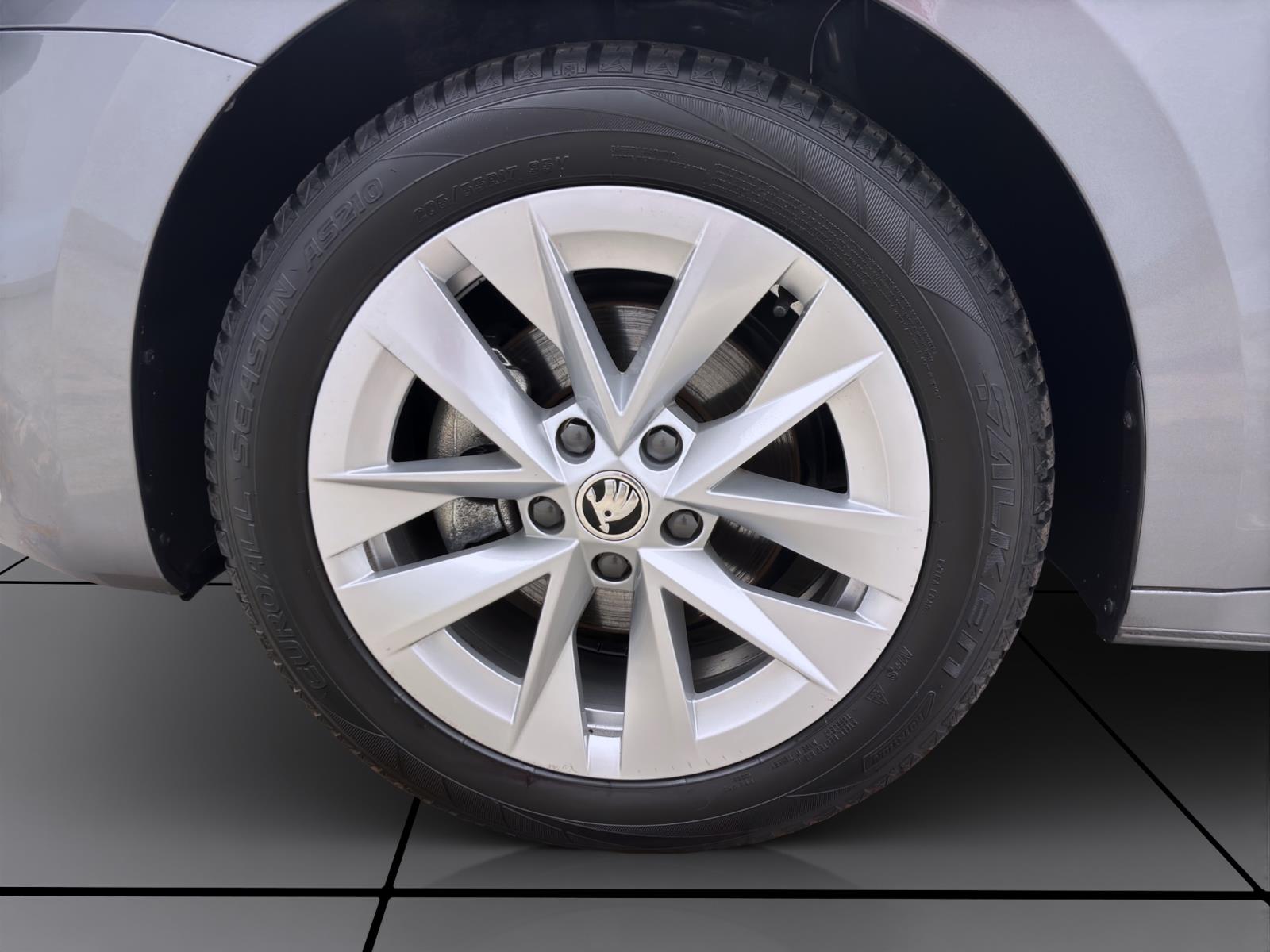 Skoda Octavia Combi 1.5 eTSI DSG SELECTION NAVI KLIMA PDC ACC