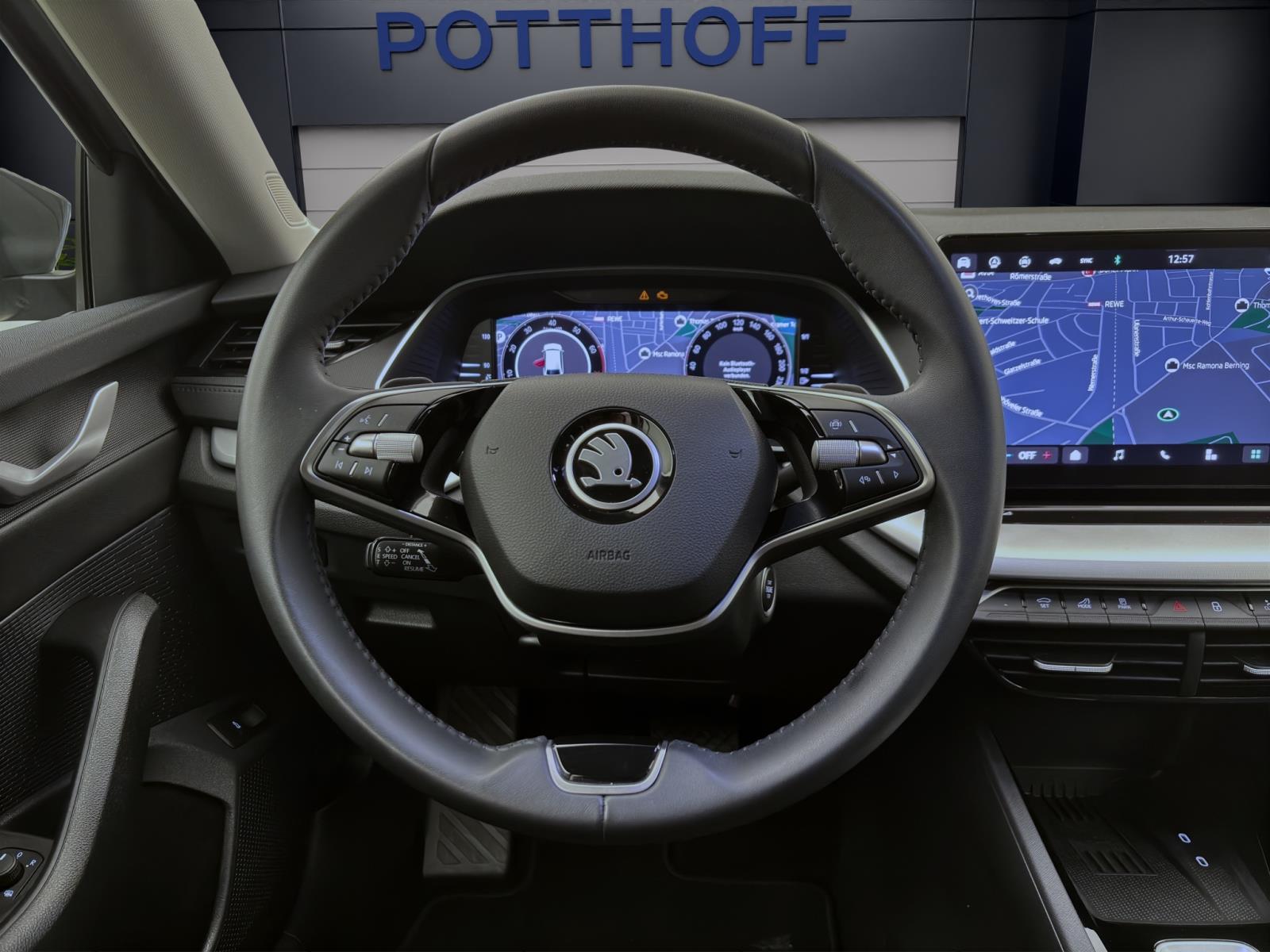 Skoda Octavia Combi 1.5 eTSI DSG SELECTION NAVI KLIMA PDC ACC