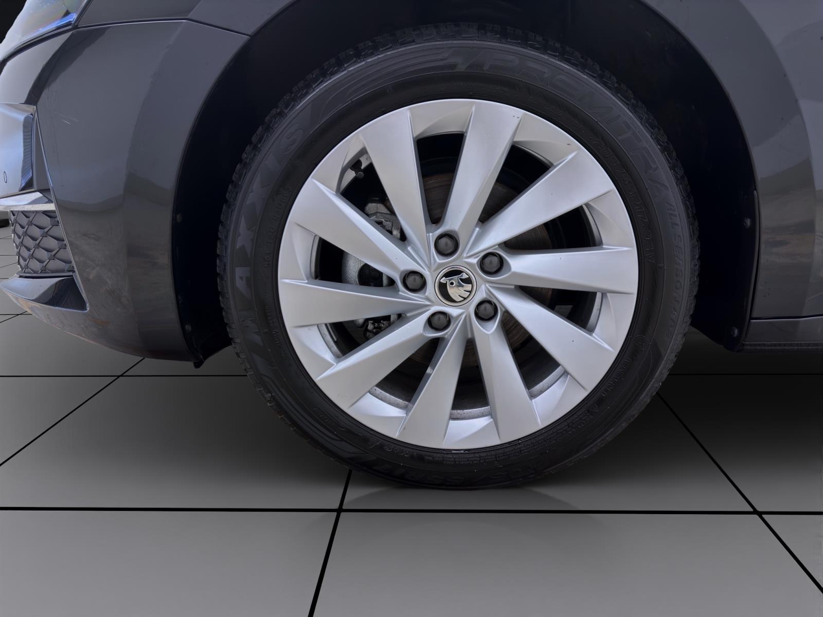 Skoda Octavia Combi 1.5 eTSI DSG SELECTION NAVI ACC SITZHZG KLIMA