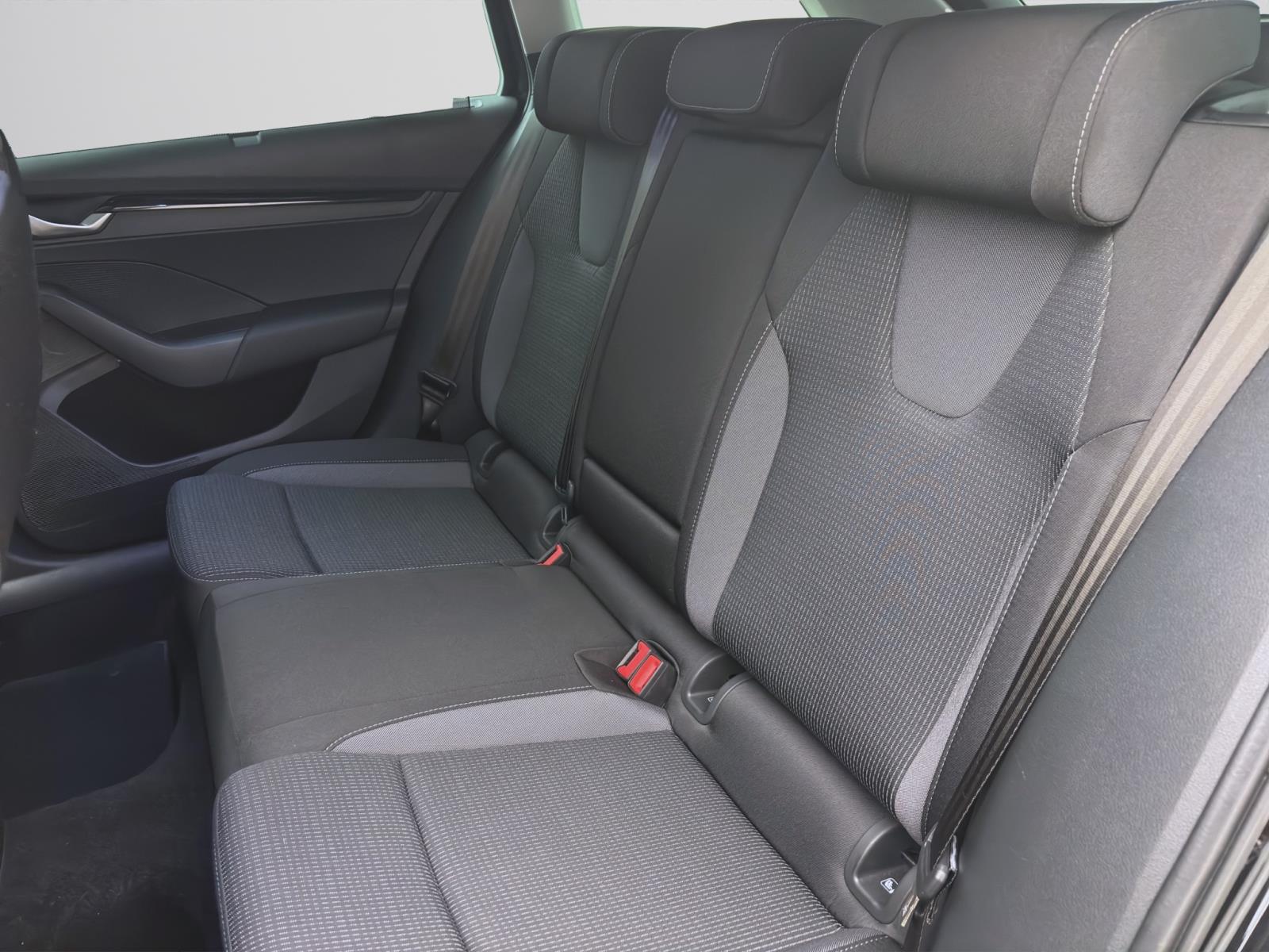 Skoda Octavia Combi 1.5 eTSI DSG SELECTION NAVI ACC SITZHZG KLIMA