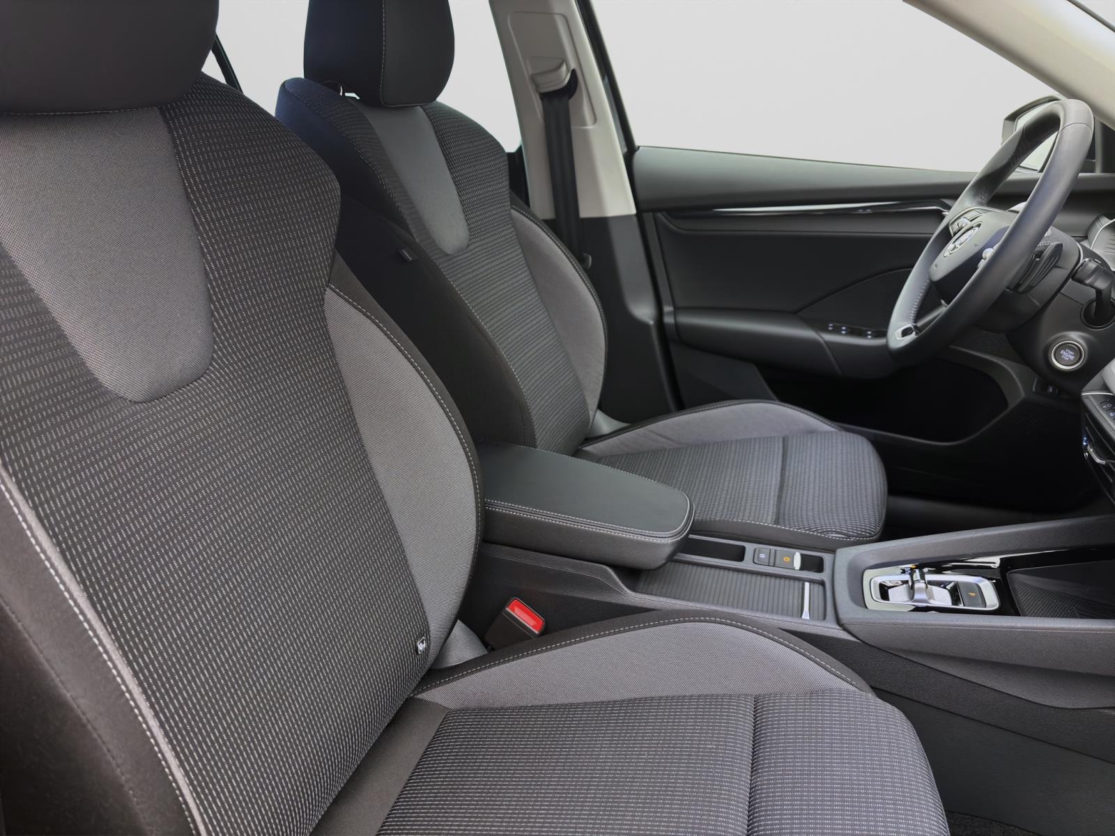 Skoda Octavia Combi 1.5 eTSI DSG SELECTION NAVI ACC SITZHZG KLIMA