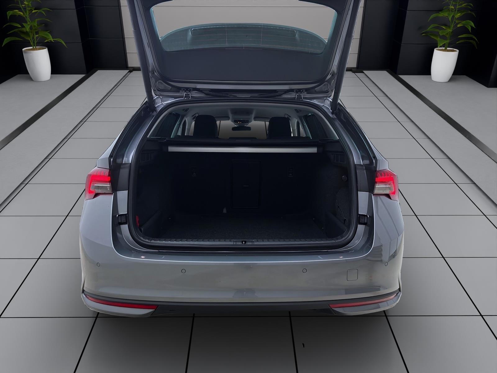 Skoda Octavia Combi 1.5 eTSI DSG SELECTION NAVI KLIMA PDC SITZHZG