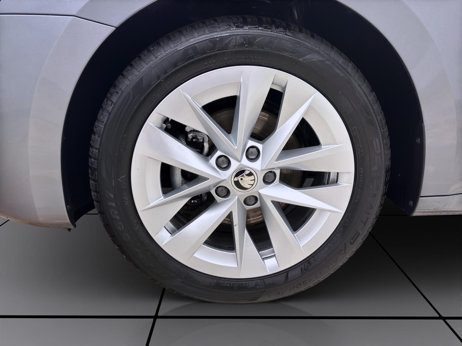 Skoda Octavia Combi 1.5 eTSI DSG SELECTION NAVI KLIMA PDC SITZHZG