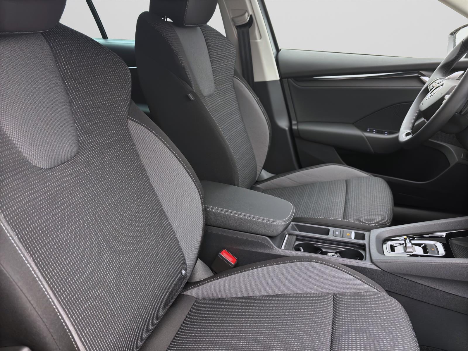 Skoda Octavia Combi 1.5 eTSI DSG SELECTION NAVI KLIMA PDC SITZHZG