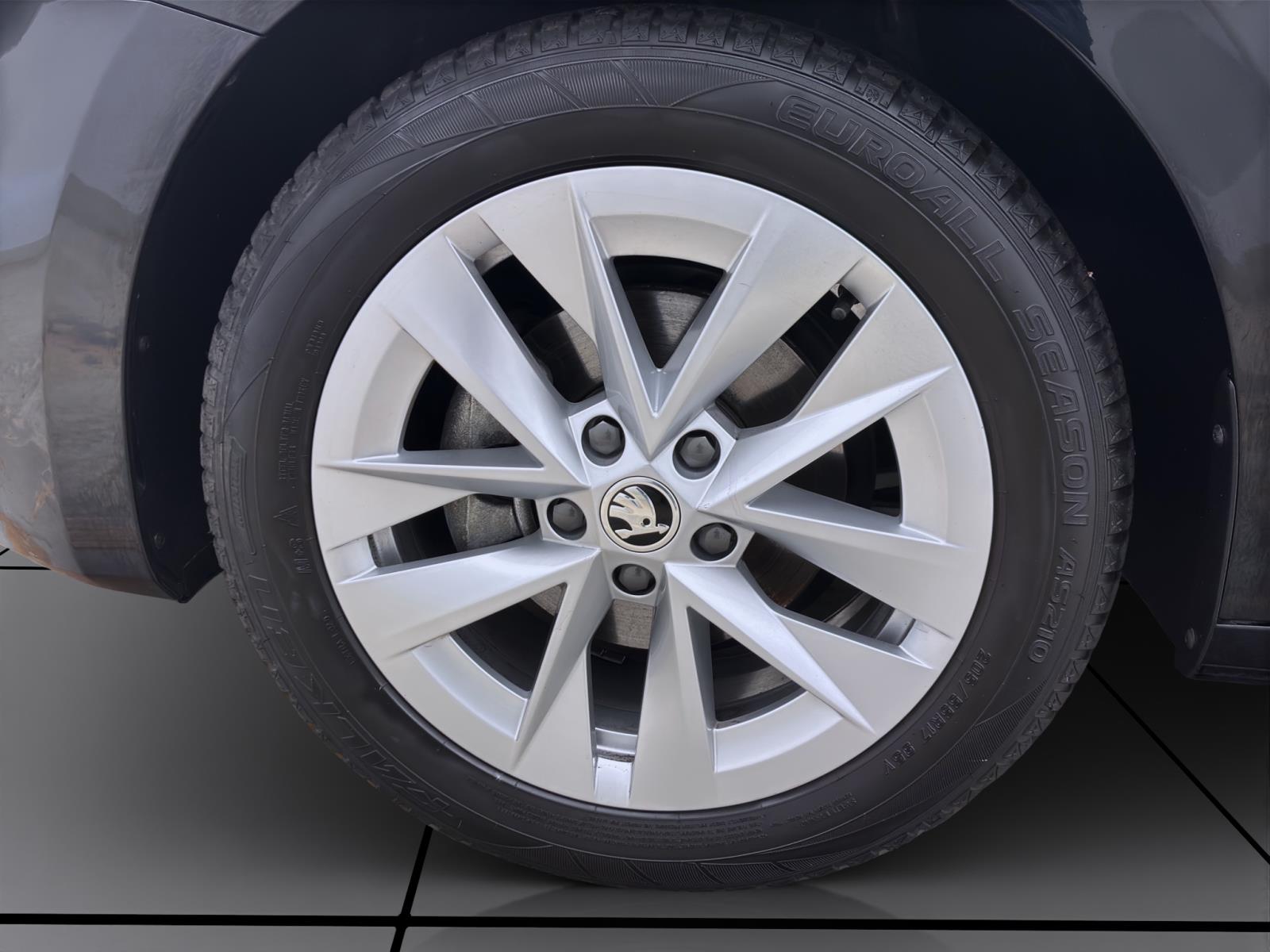 Skoda Octavia Combi 1.5 eTSI DSG SELECTION NAVI KLIMA PDC LED