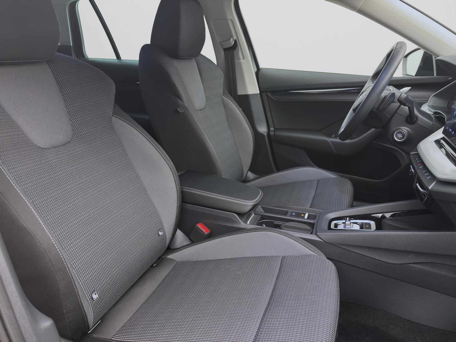 Skoda Octavia Combi 1.5 eTSI DSG SELECTION NAVI KLIMA PDC LED