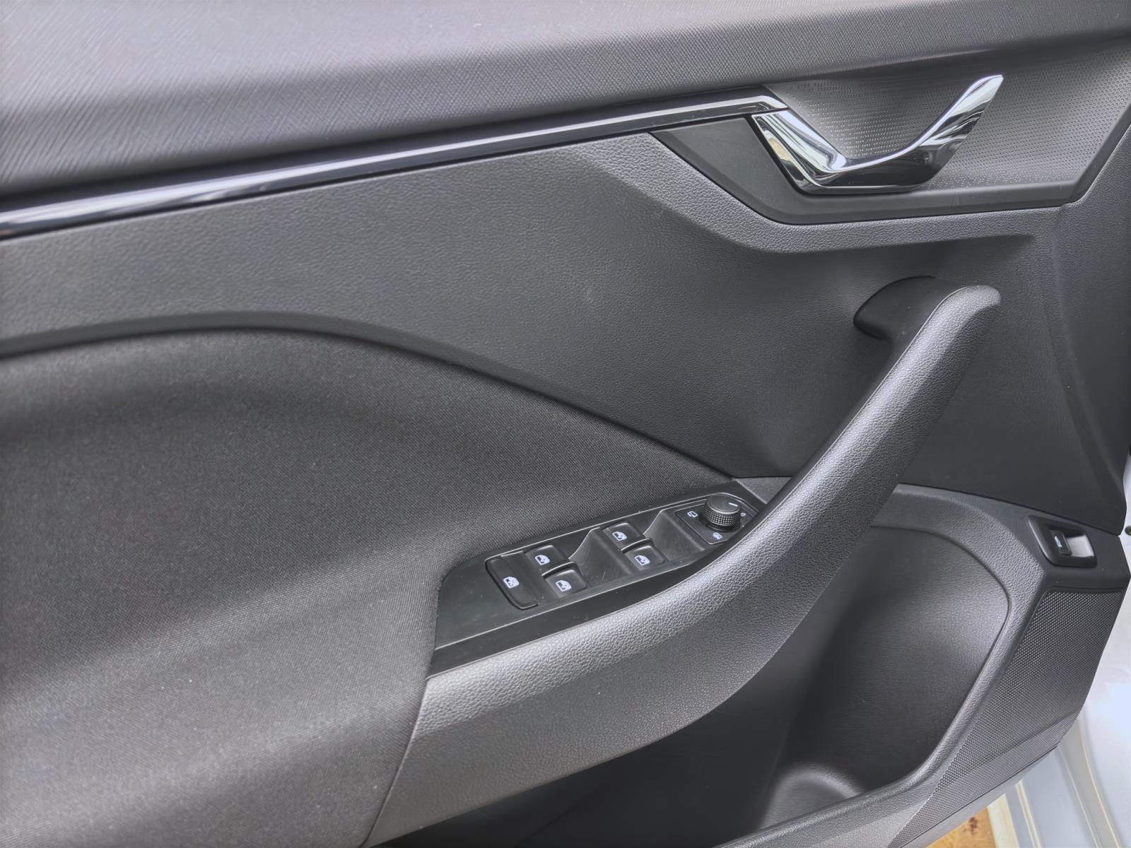 Skoda Kamiq 1.0 TSI DSG SELECTION AHK KAMERA KLIMA NAVI