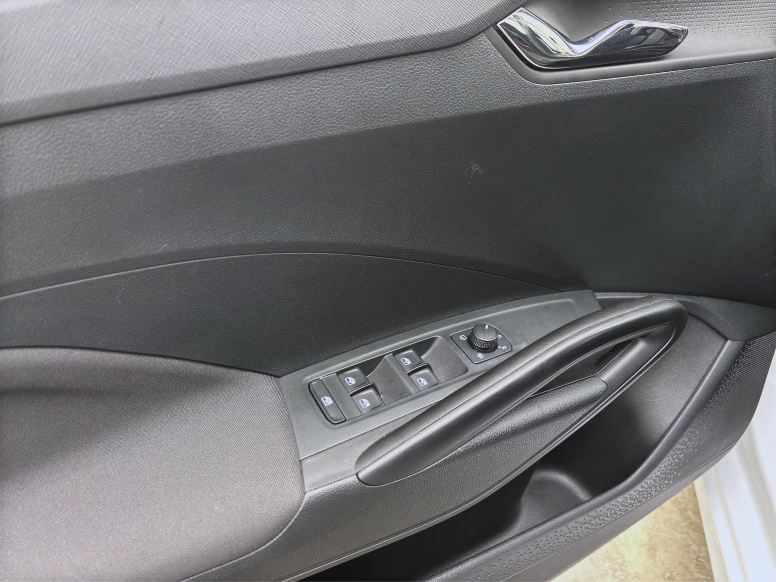 Skoda Fabia 1.0 TSI DSG SELECTION PANO NAVI SITZHZG ACC