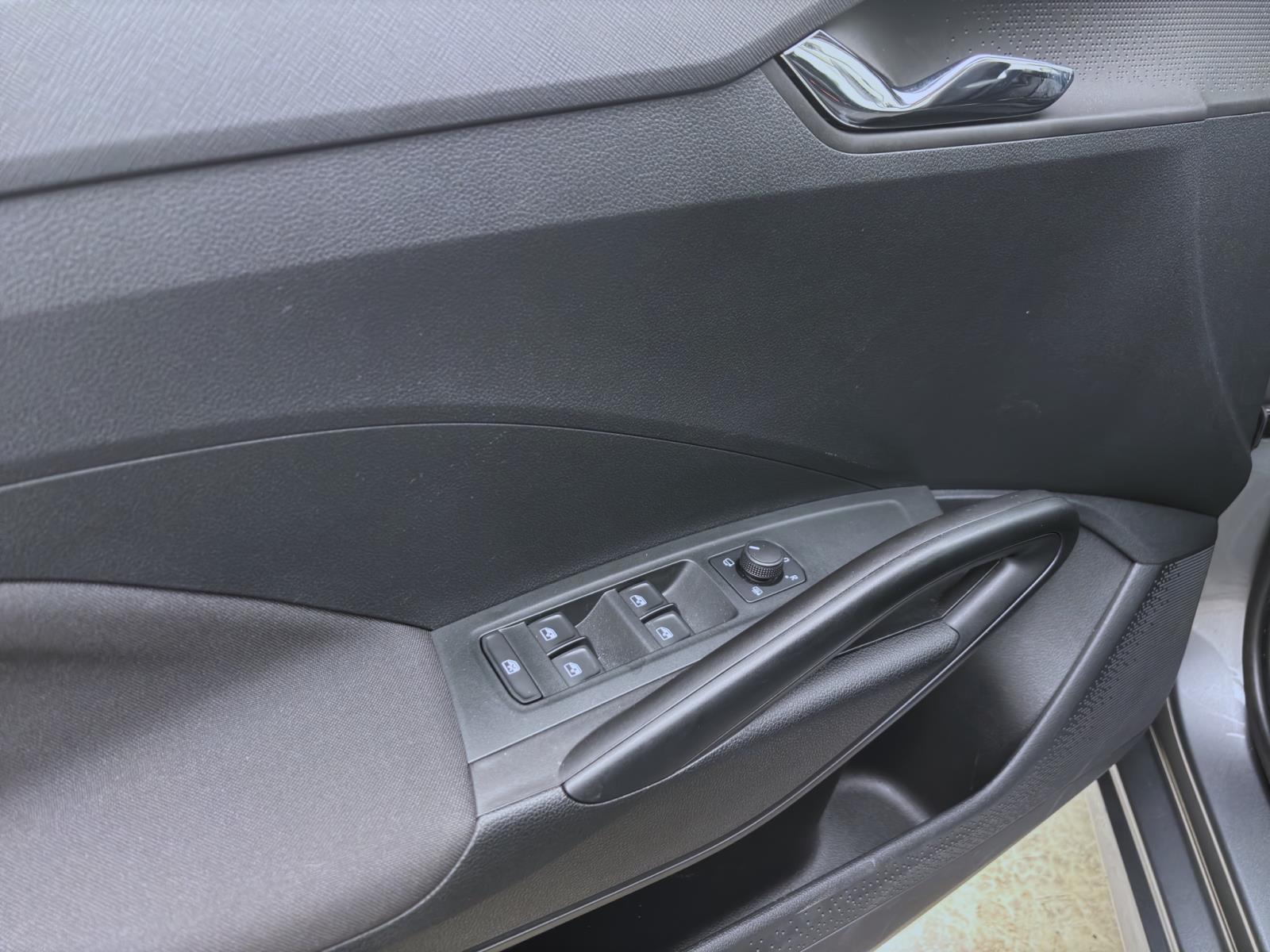 Skoda Fabia 1.0 TSI DSG SELECTION PANO NAVI SITZHZG ACC