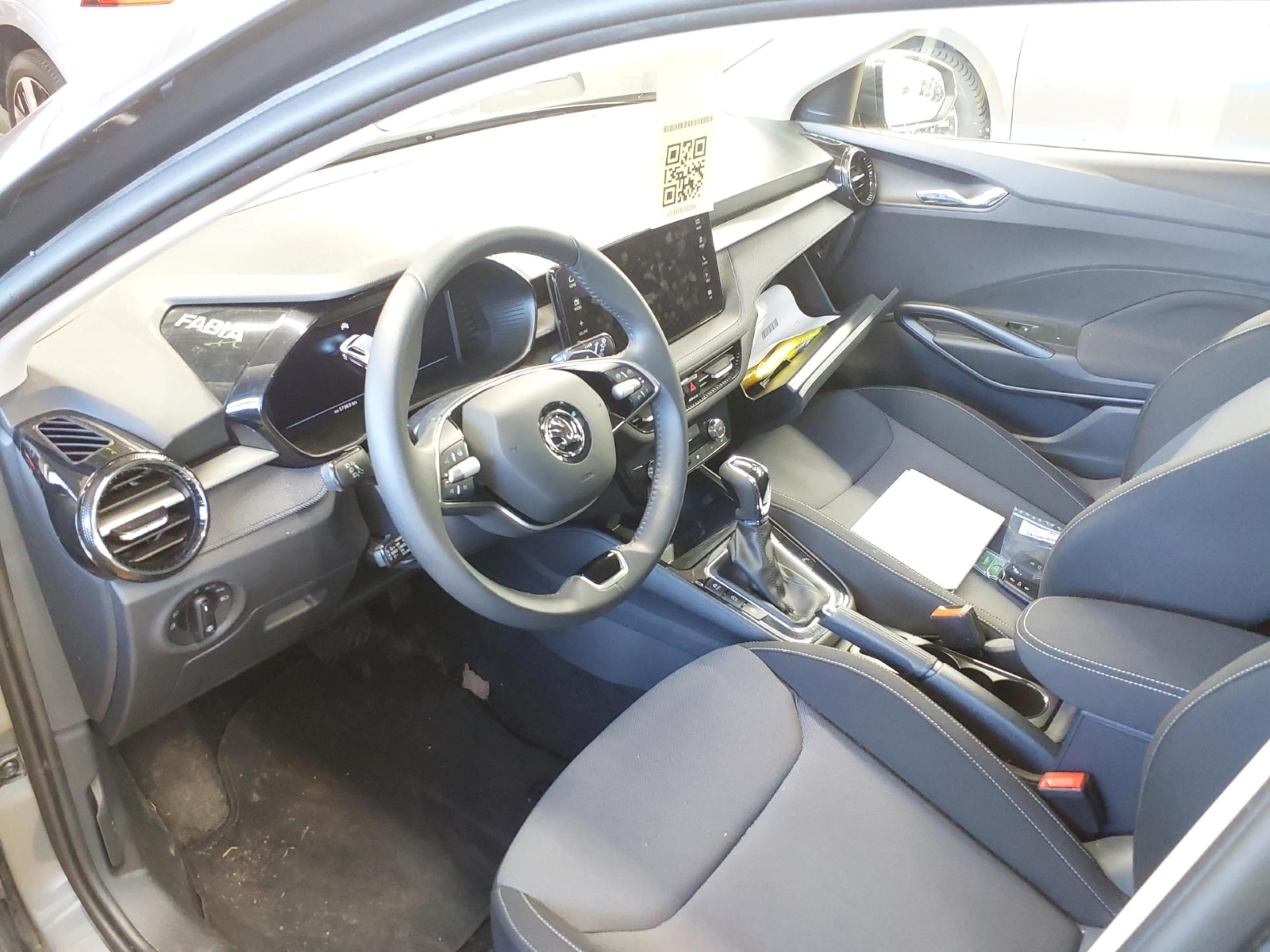 Skoda Fabia 1.0 TSI DSG SELECTION PANO NAVI SITZHZG ACC