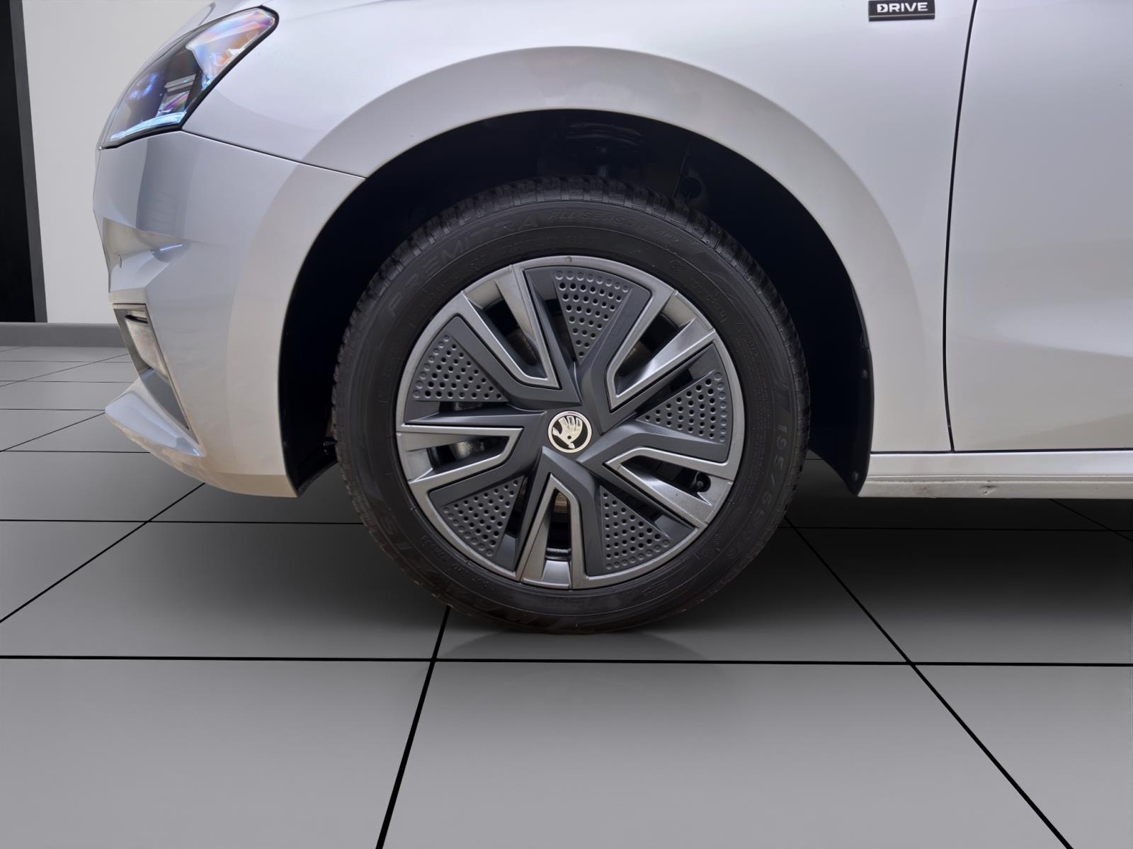 Skoda Fabia 1.0 TSI DSG SELECTION PANO NAVI SITZHZG ACC