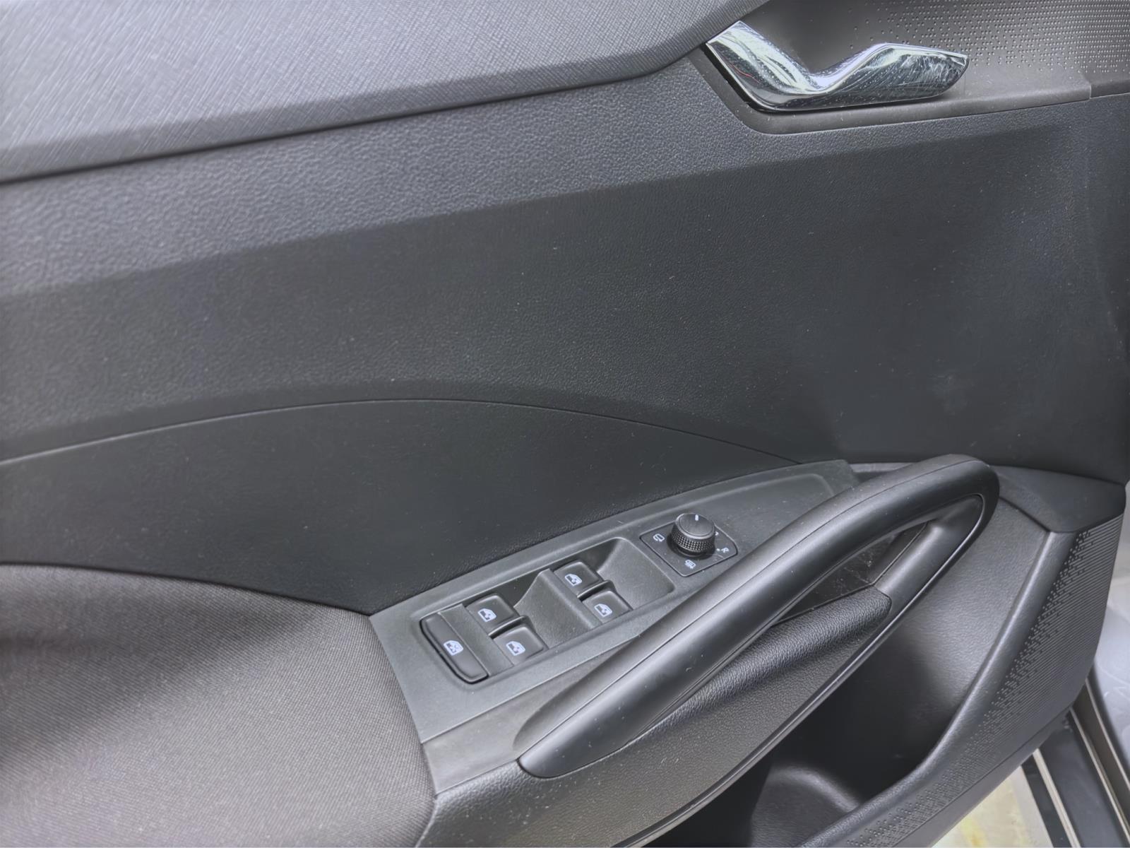 Skoda Fabia 1.0 TSI DSG SELECTION PANO NAVI SITZHZG ACC
