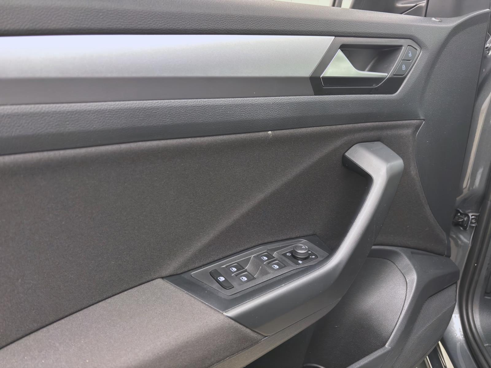 Volkswagen T-Roc 1.0 TSI LIFE NAVI D.COCKPIT PDC SITZHZG