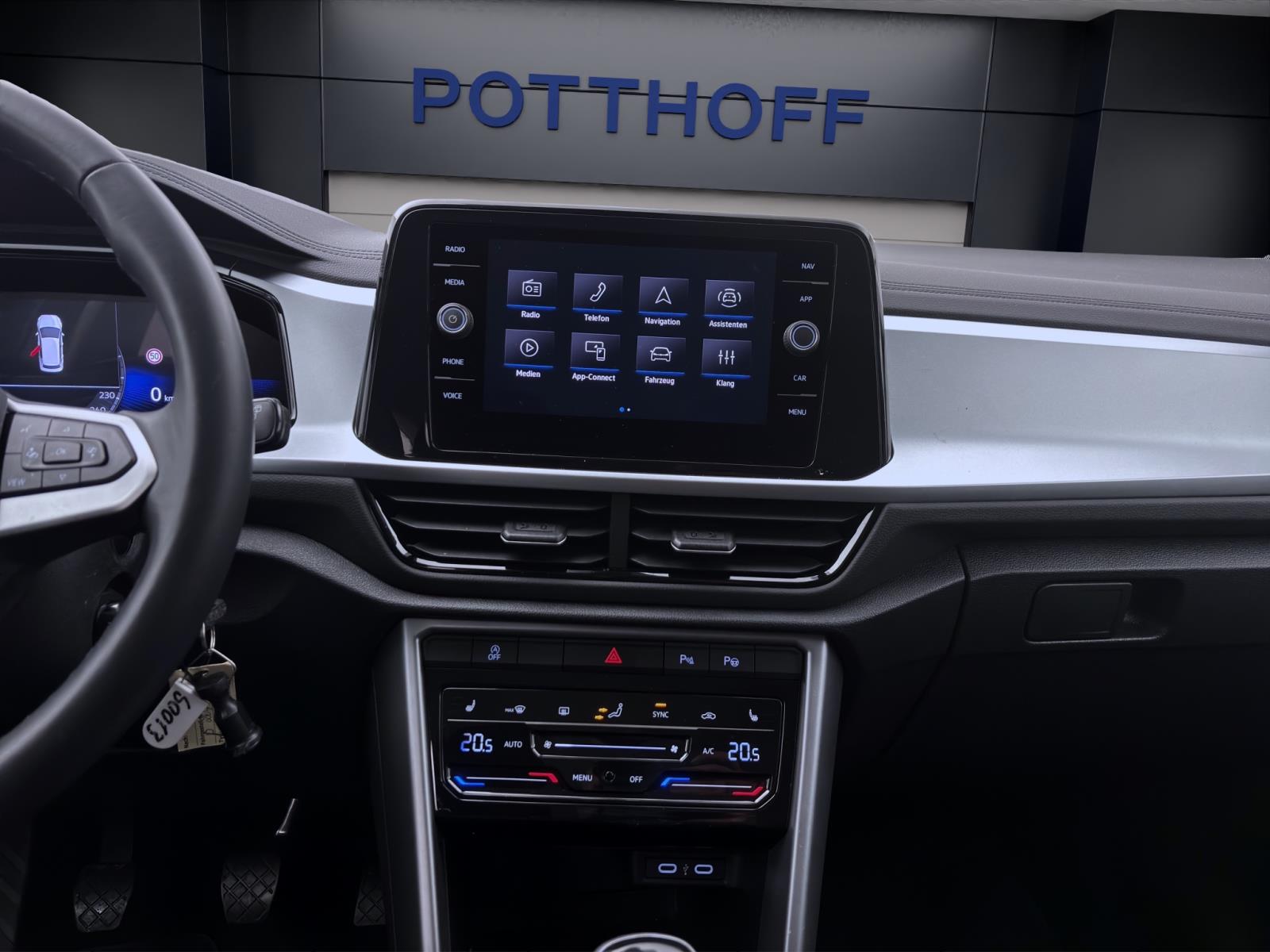 Volkswagen T-Roc 1.0 TSI LIFE NAVI D.COCKPIT PDC SITZHZG