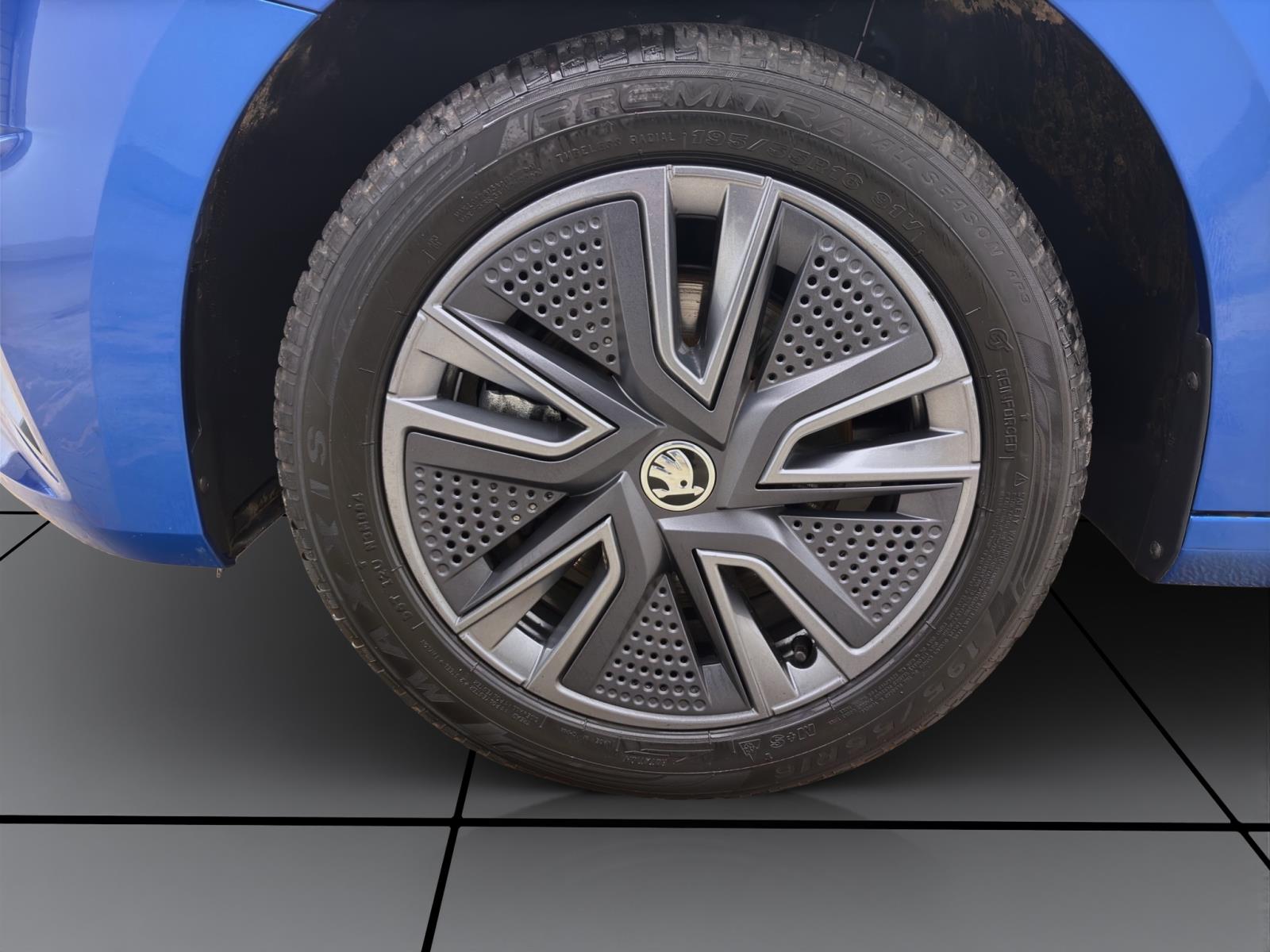 Skoda Fabia 1.0 TSI DSG SELECTION PANO NAVI SITZHZG ACC