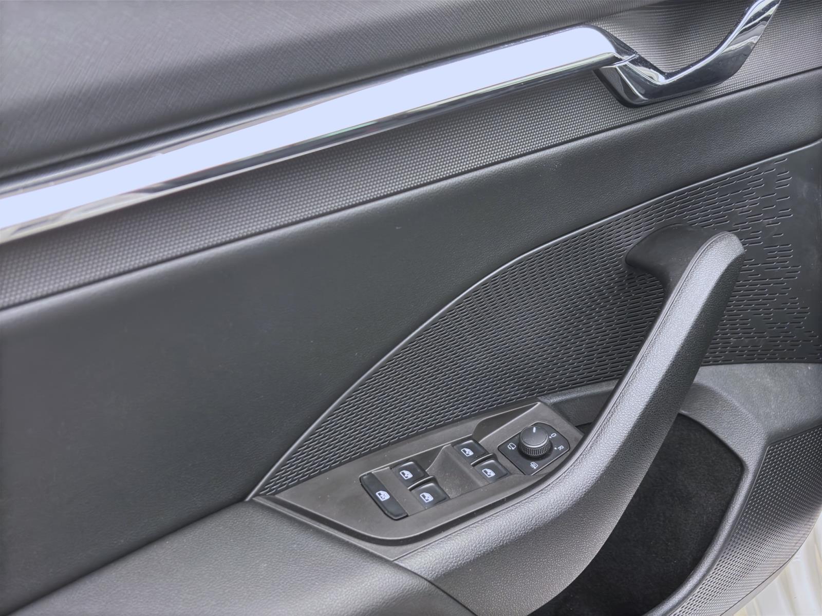 Skoda Octavia Combi 2.0 TDI DSG STYLE NAVI PDC SITZHZG KLIMA