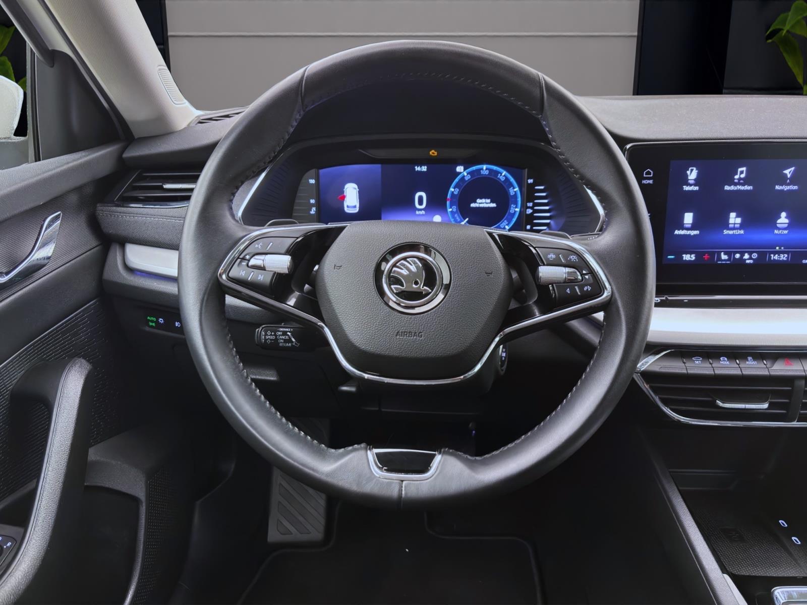 Skoda Octavia Combi 2.0 TDI DSG STYLE NAVI PDC SITZHZG KLIMA