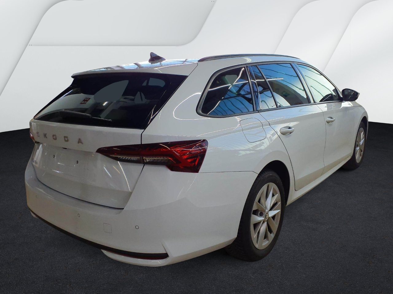Skoda Octavia Combi 1.5 eTSI DSG SELECTION NAVI KLIMA PDC SITZHZG