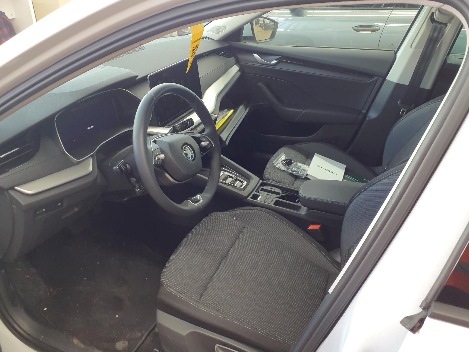 Skoda Octavia Combi 1.5 eTSI DSG SELECTION NAVI KLIMA PDC SITZHZG