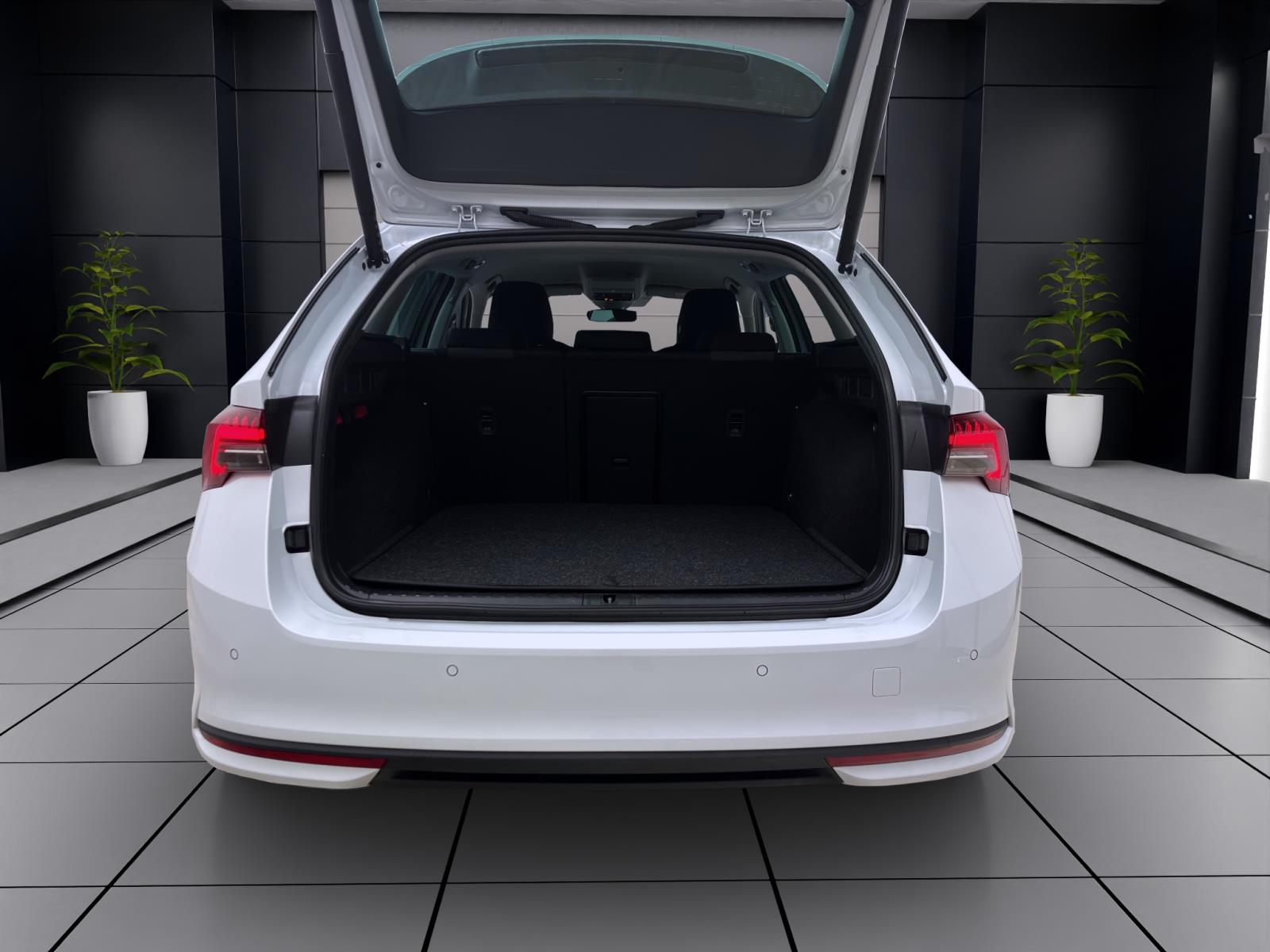 Skoda Octavia Combi 1.5 eTSI DSG SELECTION NAVI KLIMA PDC SITZHZG