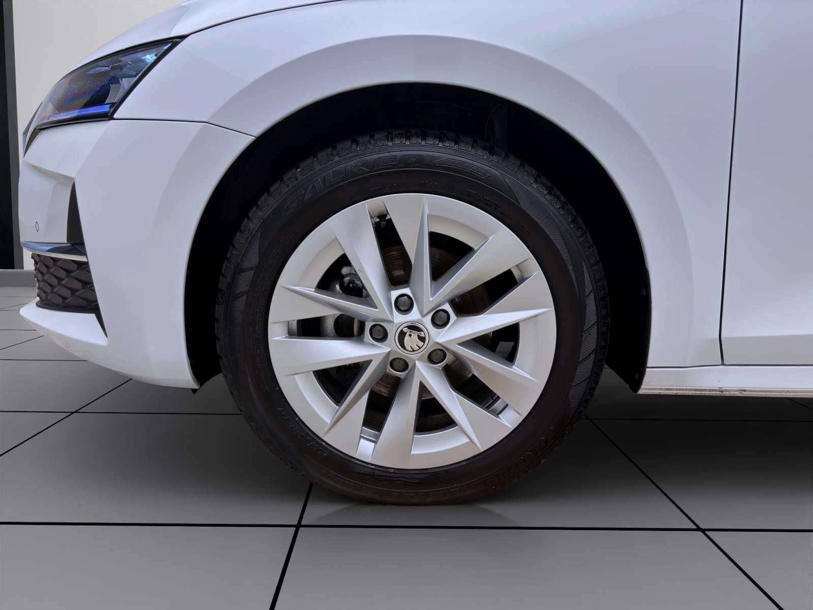 Skoda Octavia Combi 1.5 eTSI DSG SELECTION NAVI KLIMA PDC SITZHZG