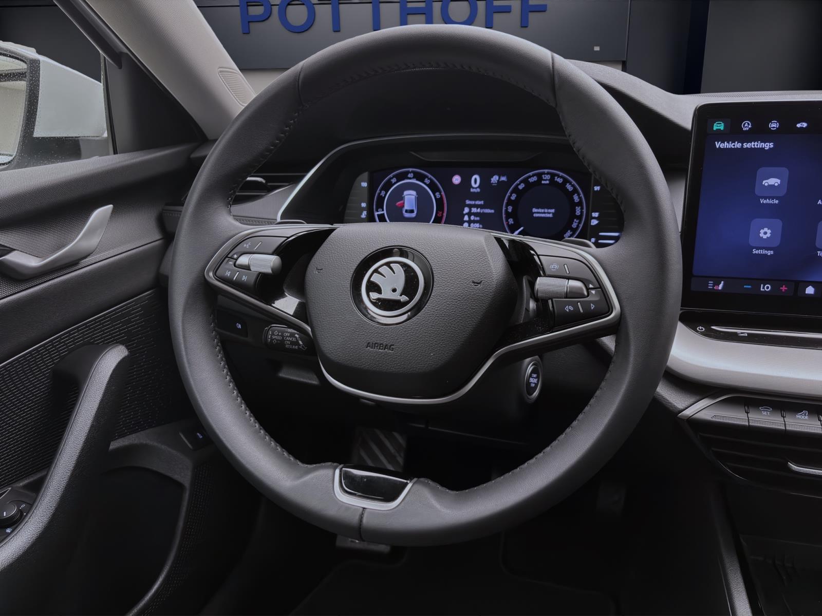 Skoda Octavia Combi 1.5 eTSI DSG SELECTION NAVI KLIMA PDC SITZHZG