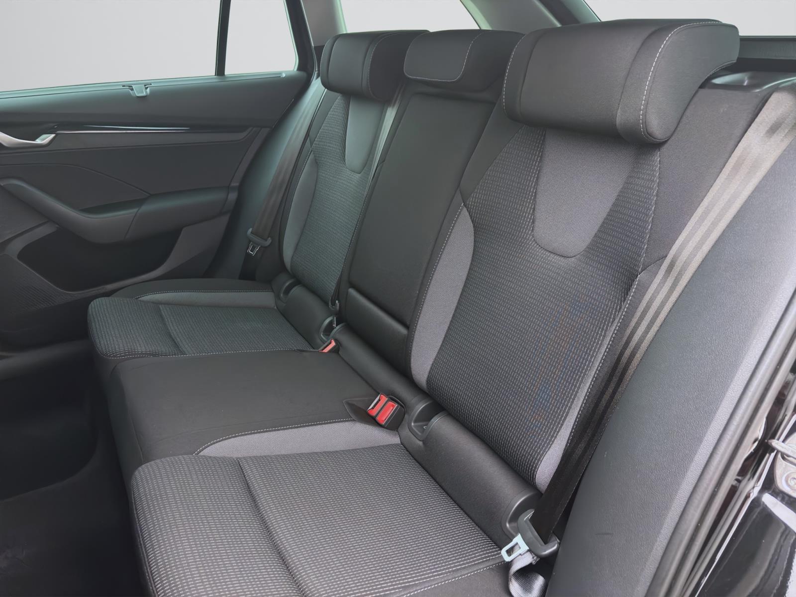Skoda Octavia Combi 1.5 eTSI DSG SELECTION NAVI KLIMA PDC