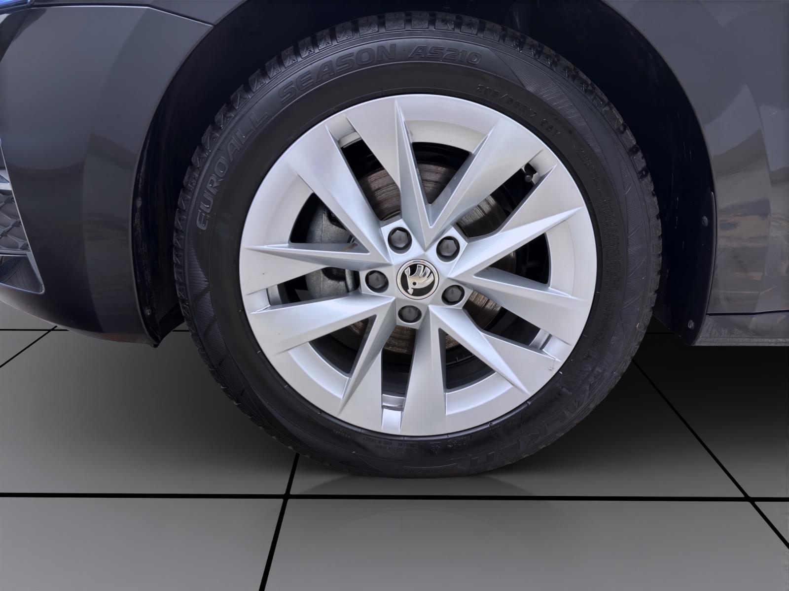 Skoda Octavia Combi 1.5 eTSI DSG SELECTION NAVI KLIMA SITZHZG