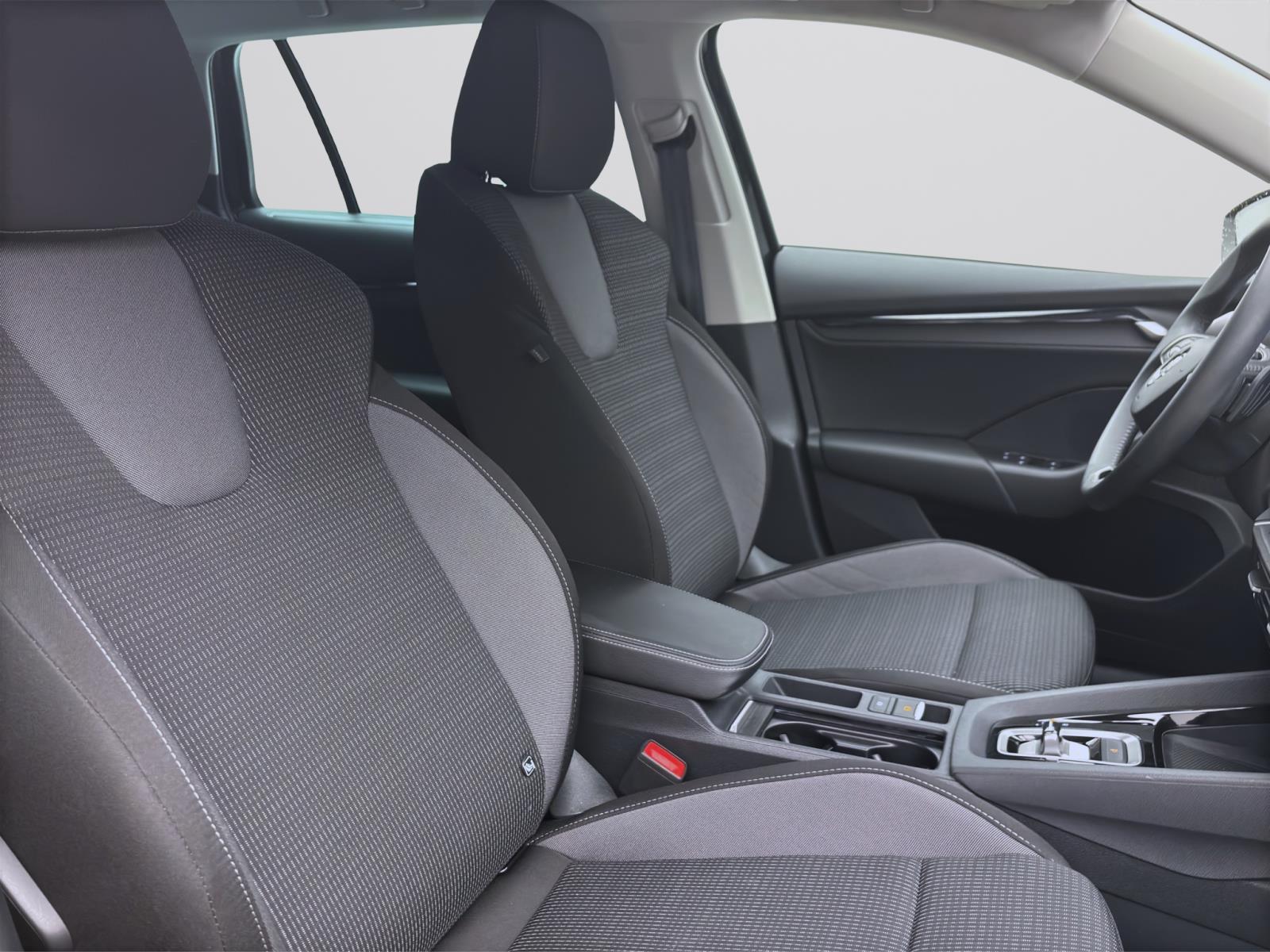Skoda Octavia Combi 1.5 eTSI DSG SELECTION NAVI KLIMA SITZHZG