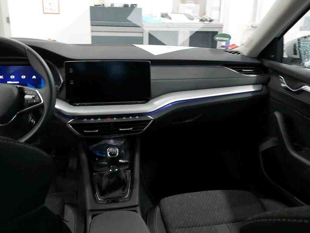 Skoda Octavia Combi 2.0 TDI STYLE NAVI AHK PDC ACC