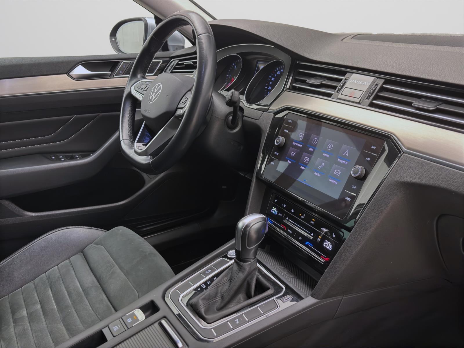 Volkswagen Passat Variant 2.0 TDI DSG ELEGANCE NAVI IQ.LIGHT AHK ACC