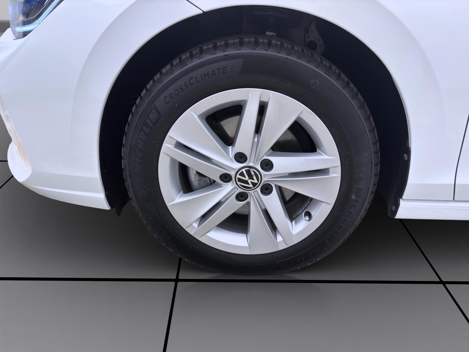 Volkswagen Golf 1.5 TSI LIFE KLIMA SITZHZG PDC LED