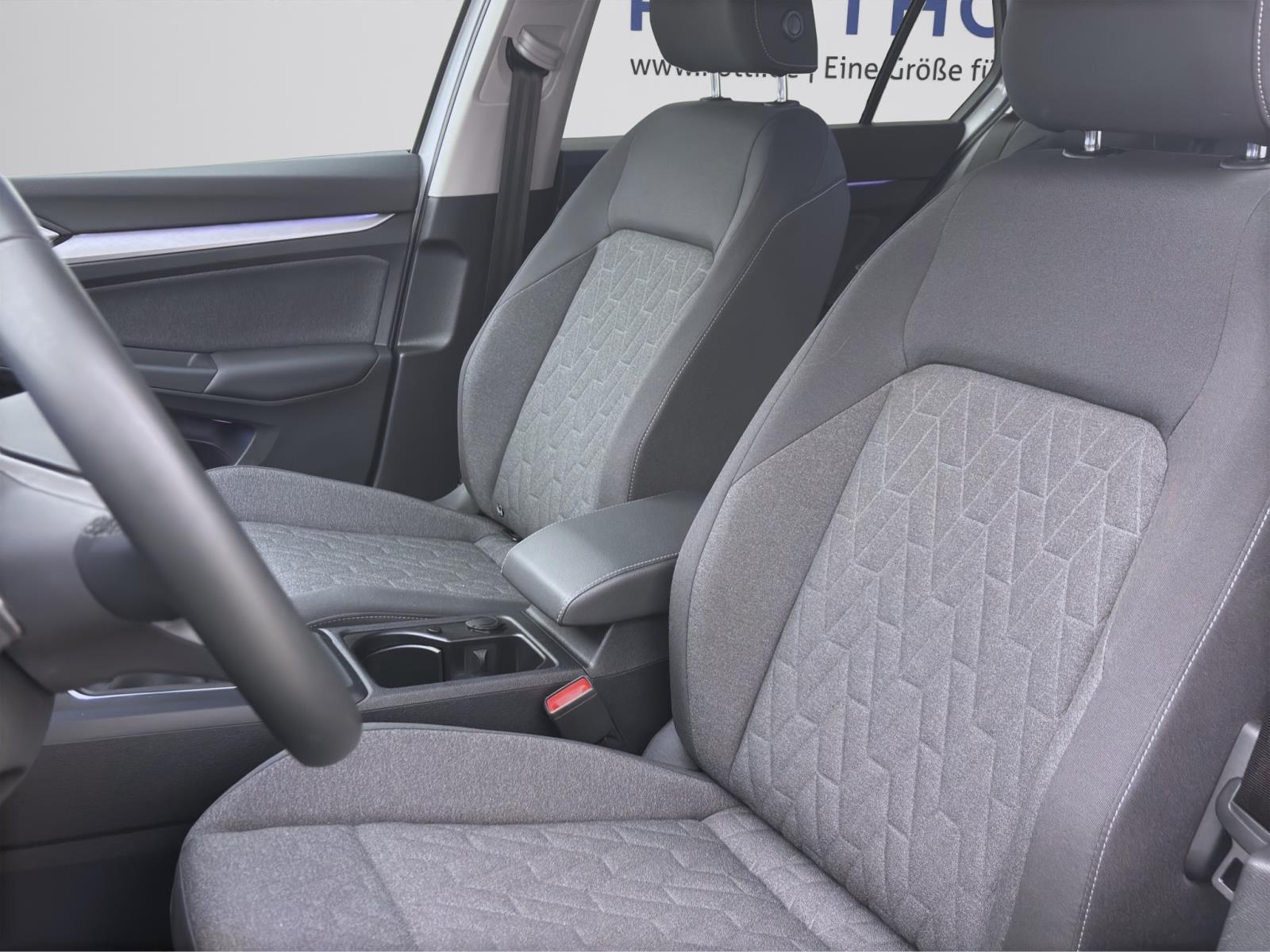 Volkswagen Golf 1.5 TSI LIFE KLIMA SITZHZG PDC LED