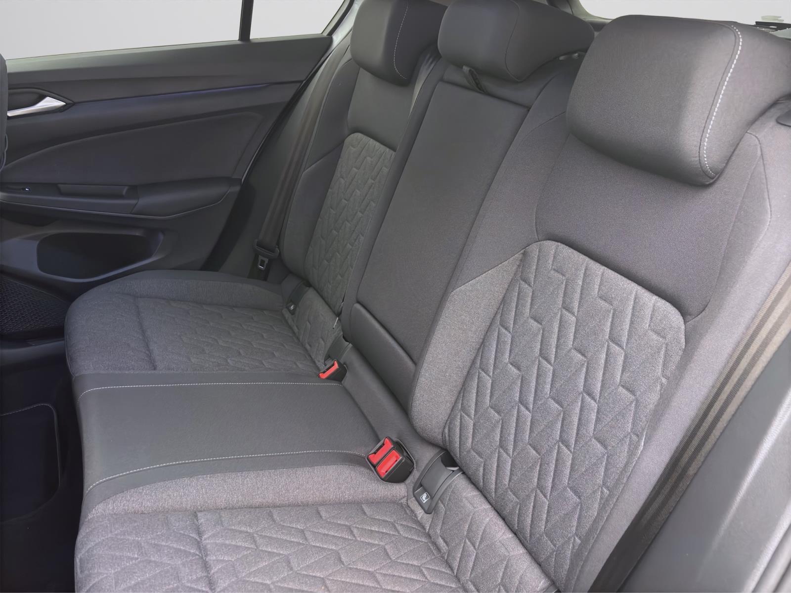 Volkswagen Golf 1.5 TSI LIFE KLIMA SITZHZG PDC LED