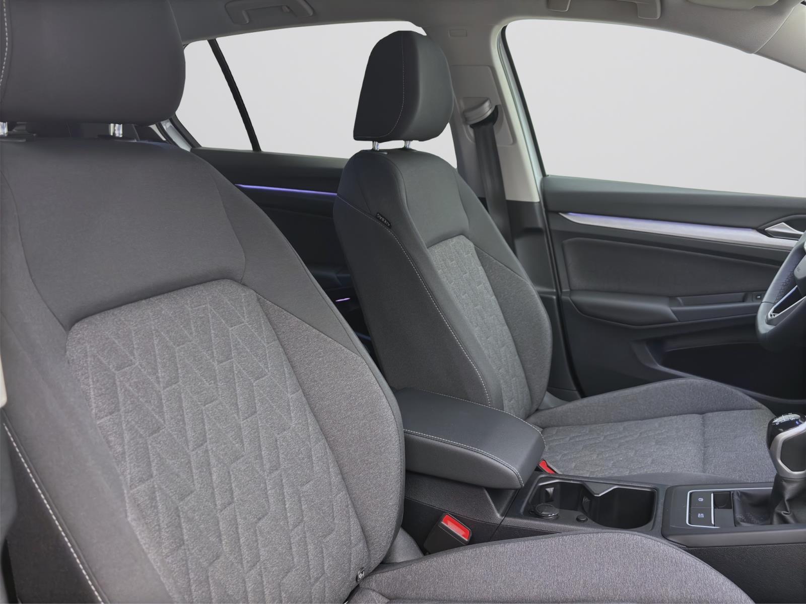 Volkswagen Golf 1.5 TSI LIFE KLIMA SITZHZG PDC LED