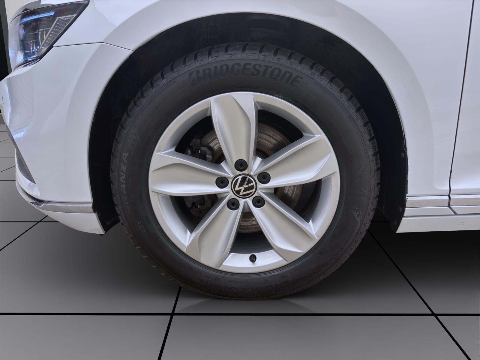 Volkswagen Passat Variant 2.0 TDI DSG ELEGANCE STDHZG NAVI KAMERA KLIMA