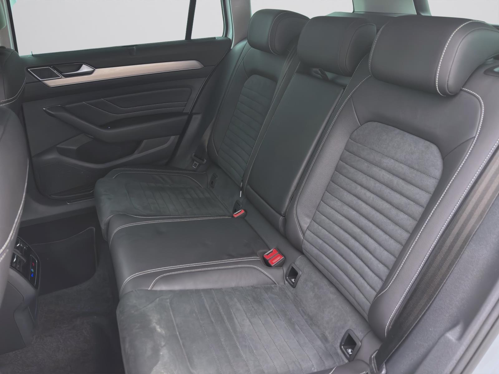 Volkswagen Passat Variant 2.0 TDI DSG ELEGANCE STDHZG NAVI KAMERA KLIMA