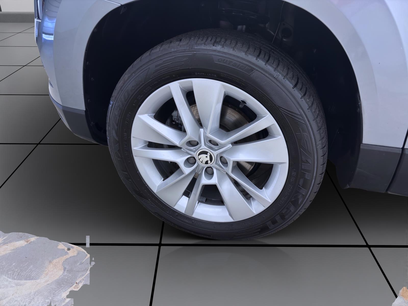 Skoda Karoq 2.0 TSI DRIVE NAVI KAMERA PDC ACC
