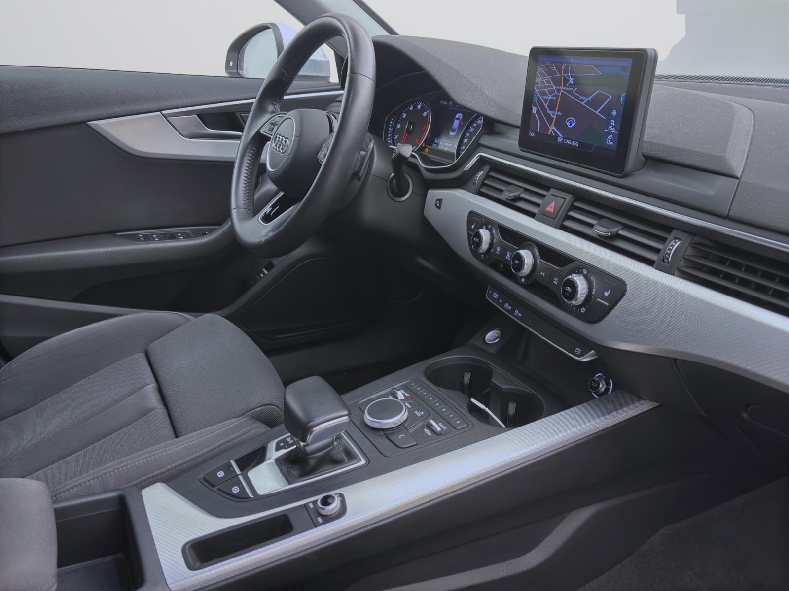 Audi A4 40 TFSI SPORT AHK NAVI XENON SITZHZG
