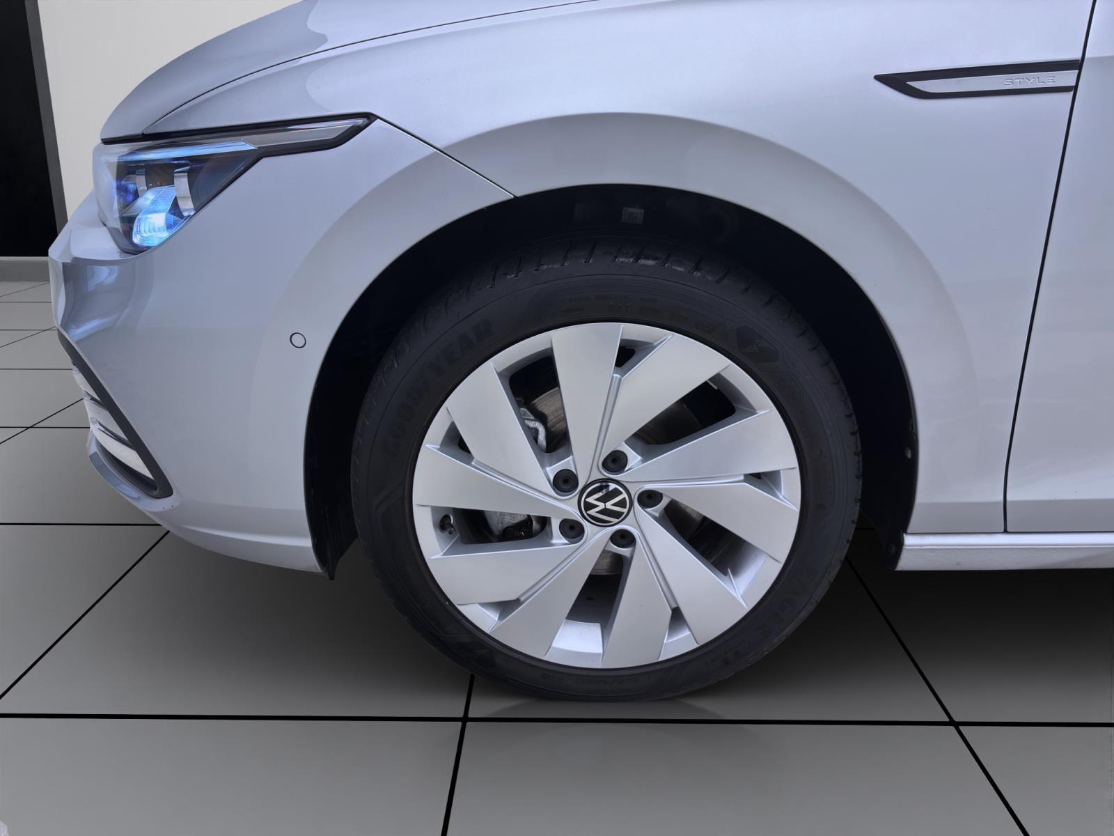 Bild 7: Volkswagen Golf 1.5 eTSI DSG STYLE AHK NAVI KAMERA SITZHZG