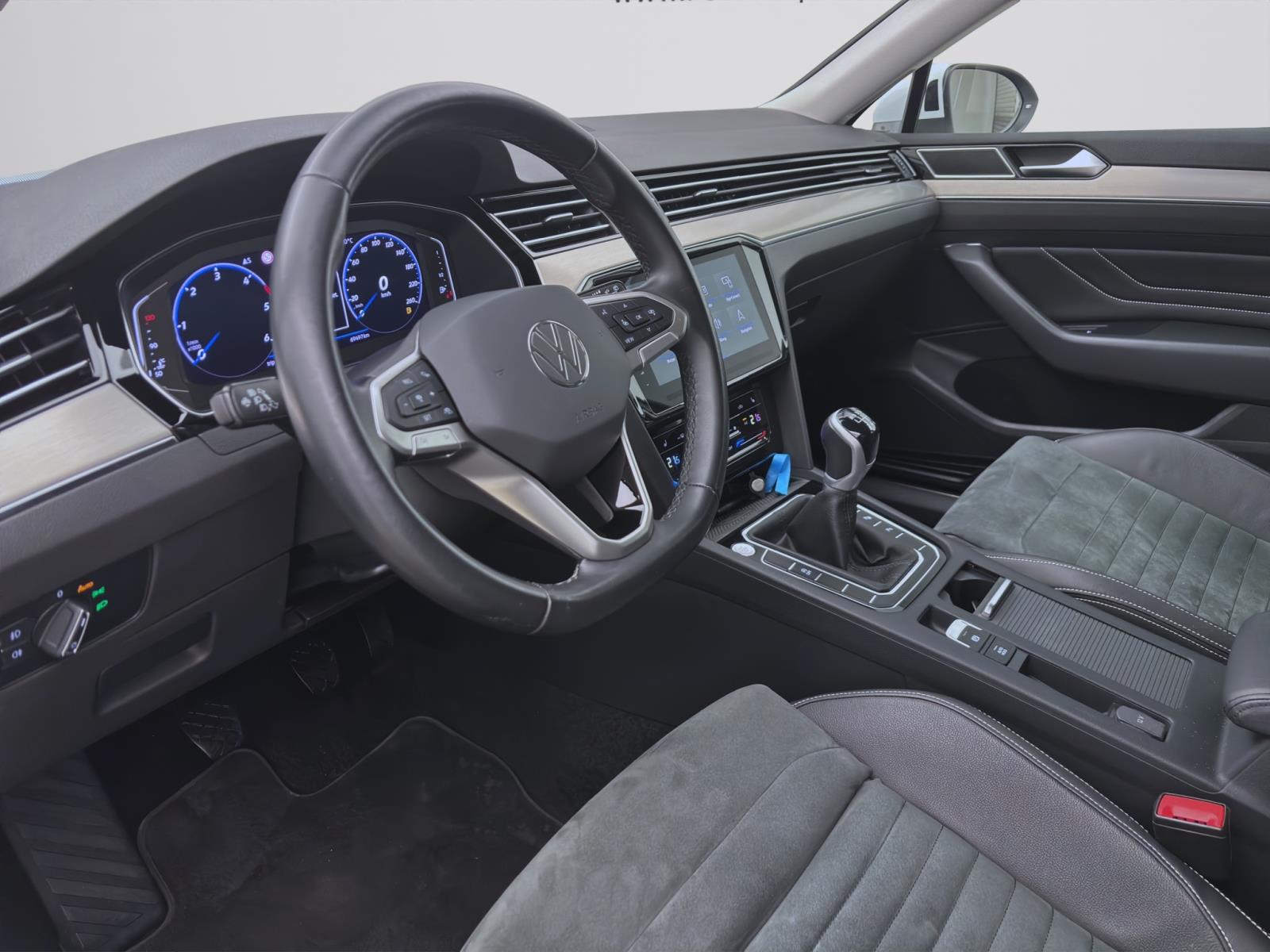 Volkswagen Passat Variant 2.0 TDI ELEGANCE NAVI AHK KAMERA PDC