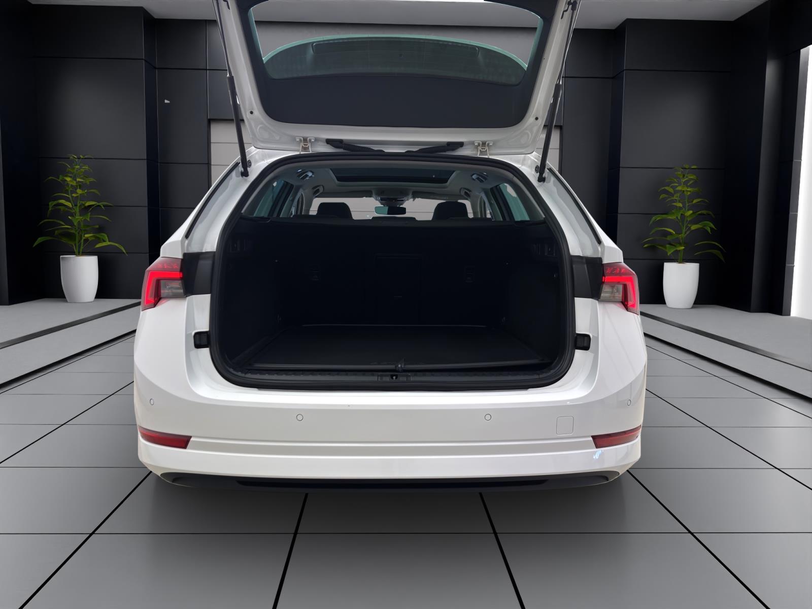 Skoda Octavia Combi 2.0 TDI DSG STYLE NAVI PANO KLIMA PDC