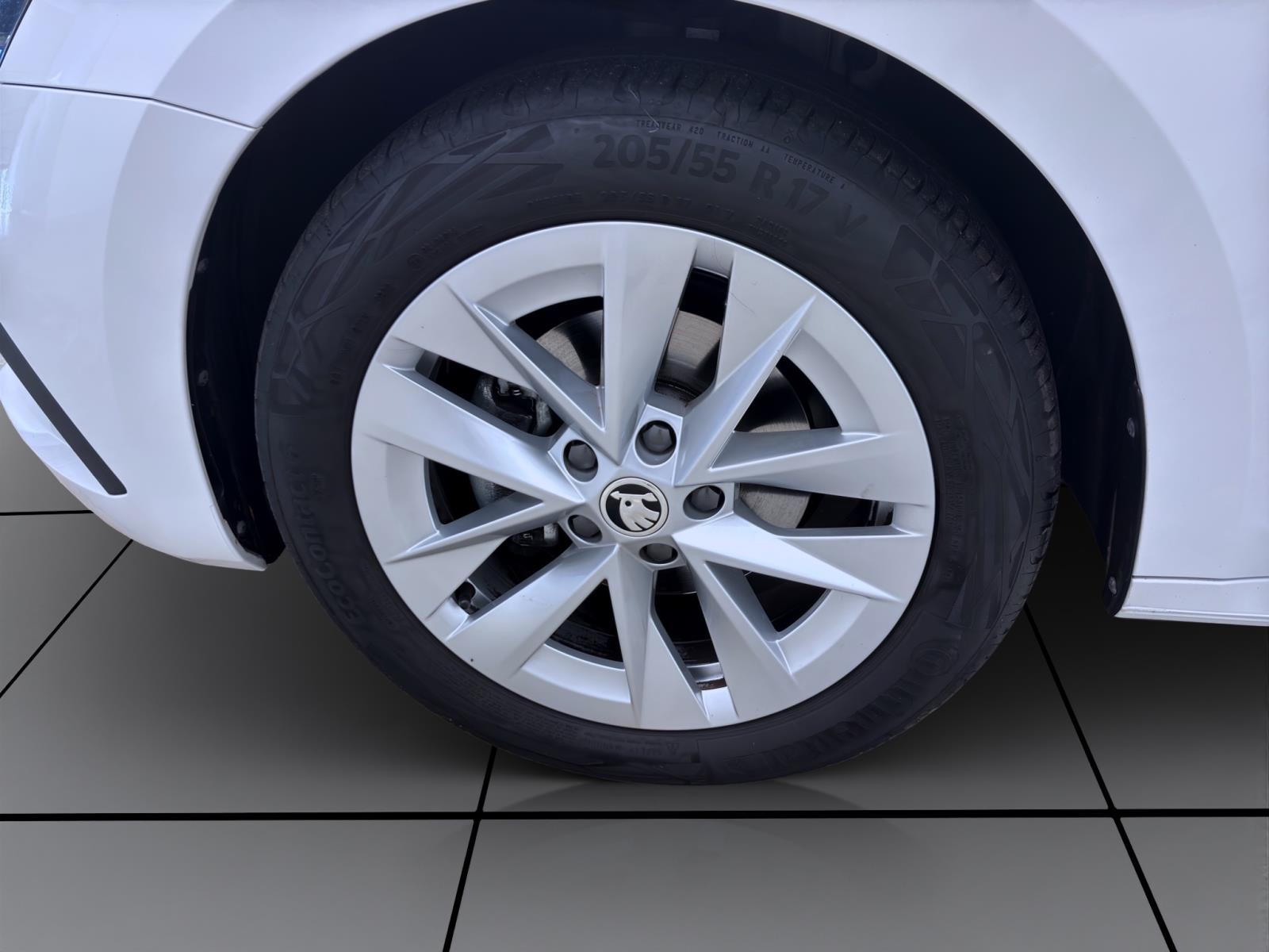 Skoda Octavia Combi 2.0 TDI DSG STYLE NAVI PANO KLIMA PDC