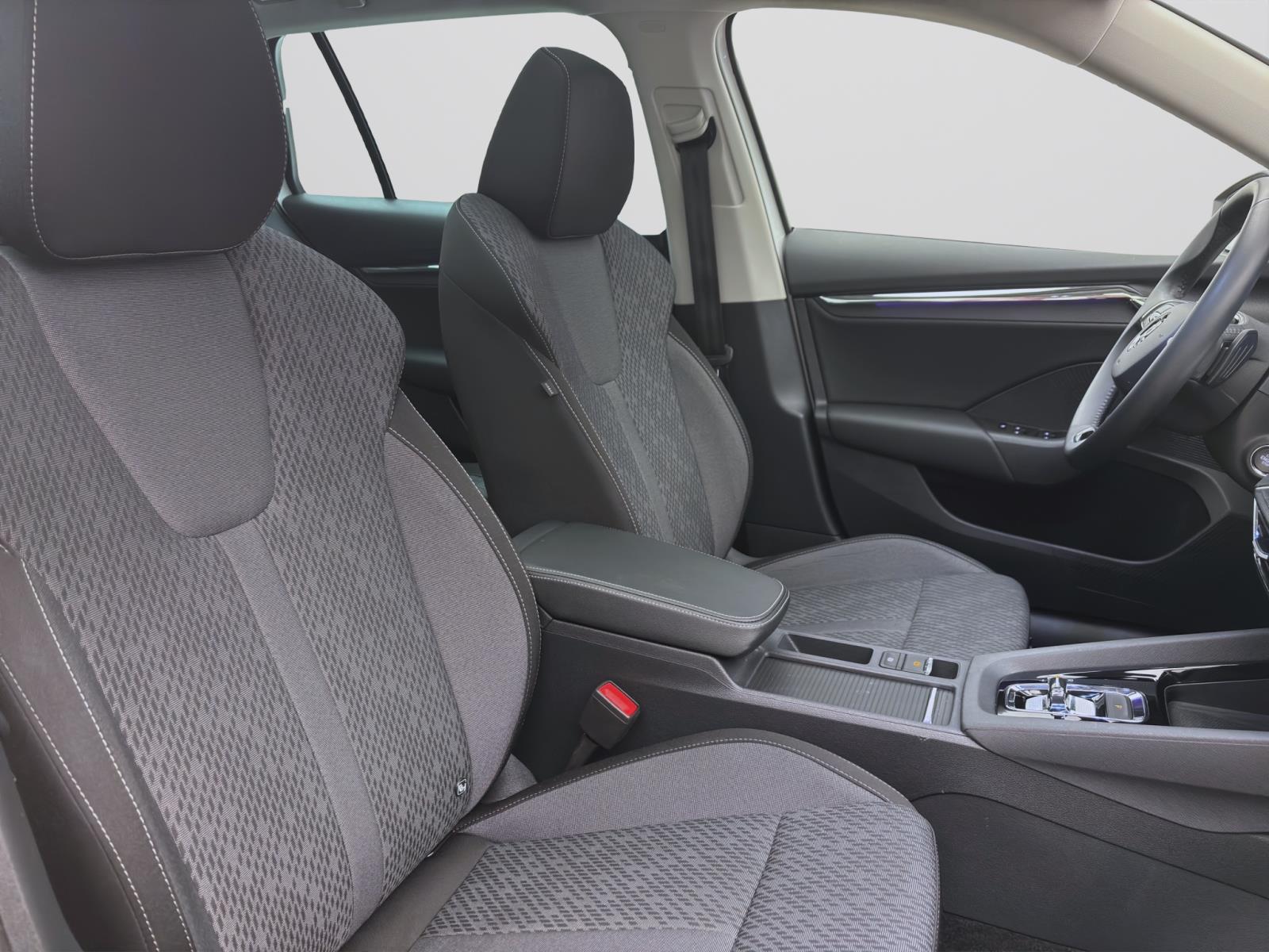Skoda Octavia Combi 2.0 TDI DSG STYLE NAVI PANO KLIMA PDC