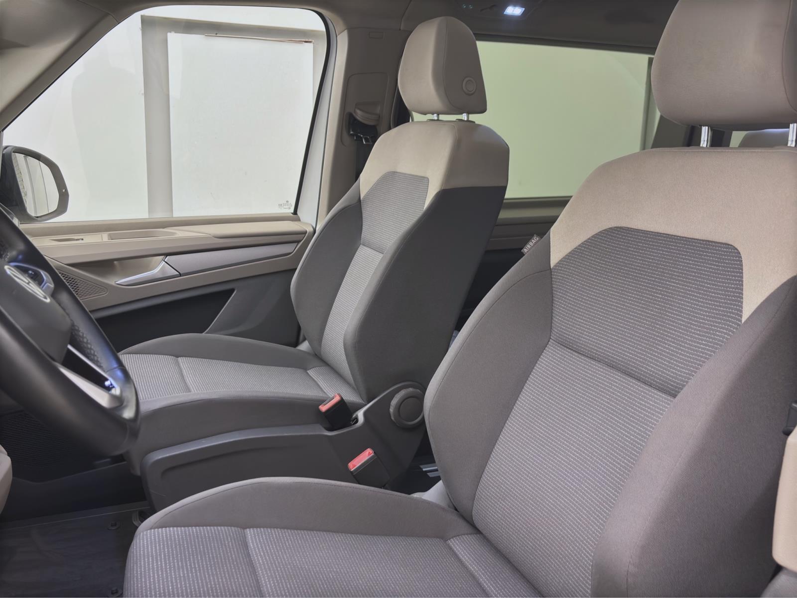 Volkswagen T7 Multivan 1.4 eHybrid DSG PANO AHK IQ.LIGHT NAVI